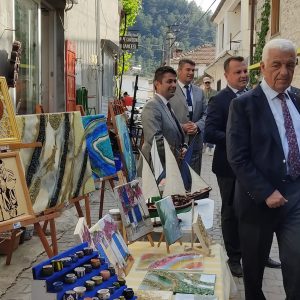 Sanat desteklenirse! Seneye yine buradayız.